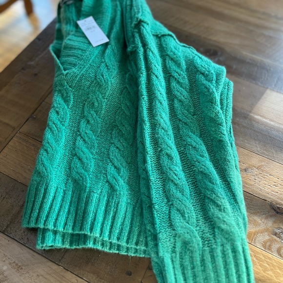 American Eagle Hooded Sweater - Picture 5 of 7